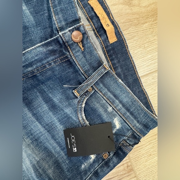 Joe’s Woman’s Distressed Denim Shorts 🤎 - Picture 2 of 9